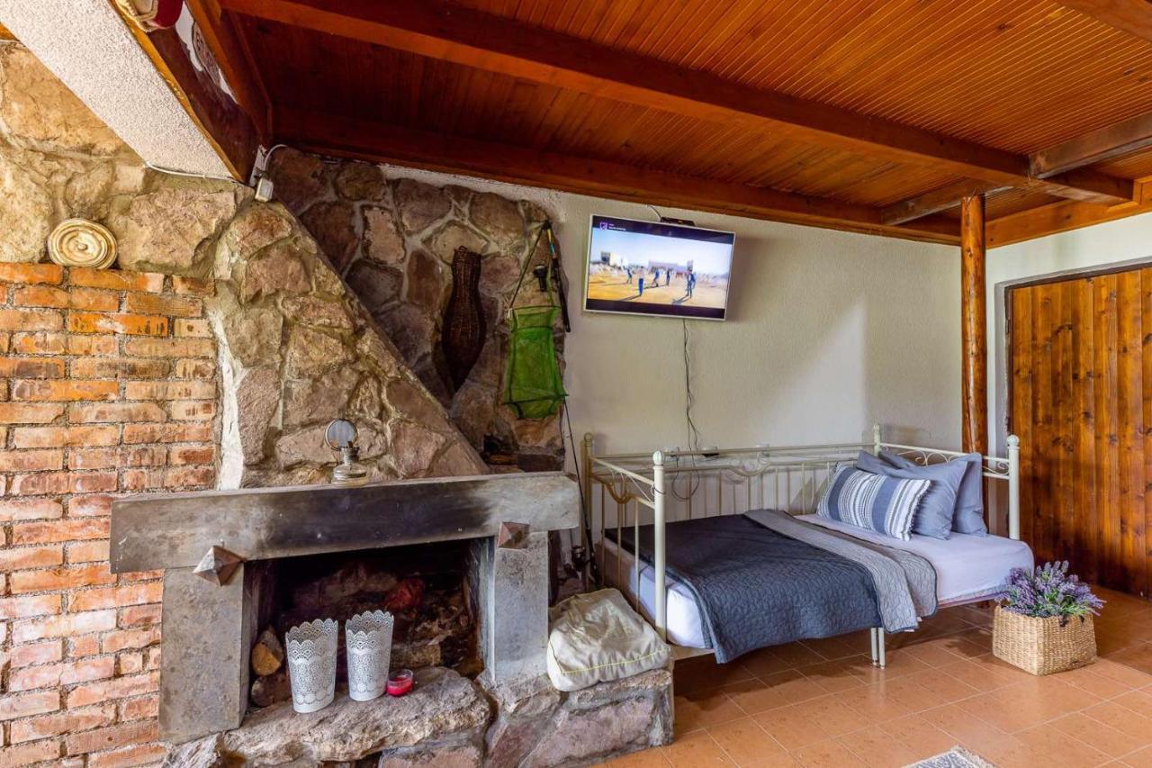 Lake House Buric Vranjina Bagian luar foto